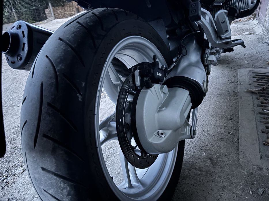 BMW R850r.