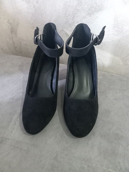 Продам женские туфли