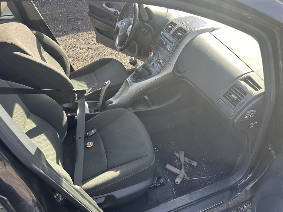 Тойота Аурис Toyota Auris 2.2 dcat 177кс На части!