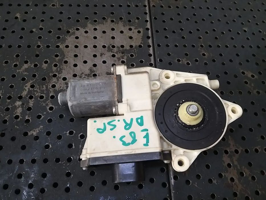Motoras macara dreapta spate bmw x3 e83 69259662 e840311305 s007083008