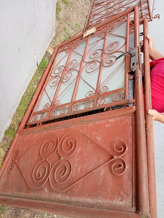 Vând porți și gard din fier(stare buna)