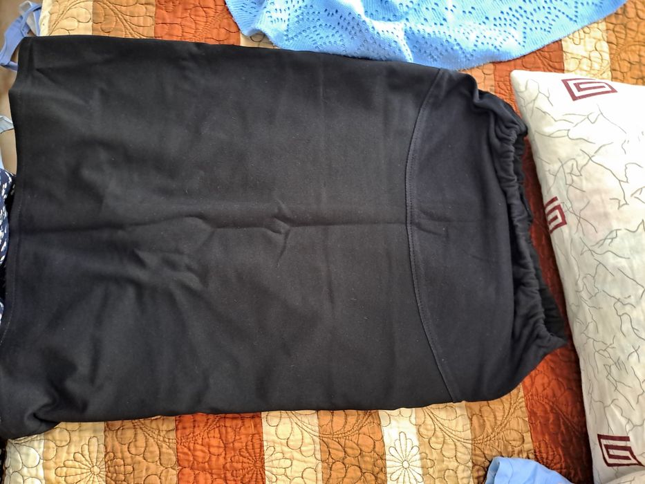 Отдам одежду для беременных