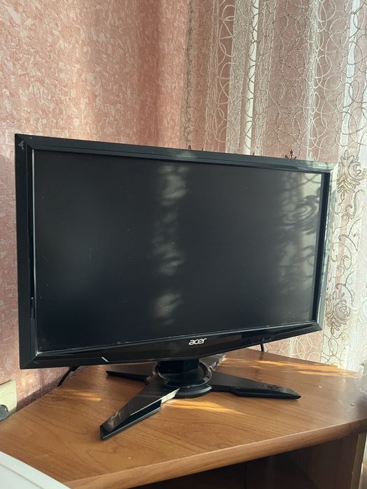 Продается срочно Компьютерный стол и компьютер