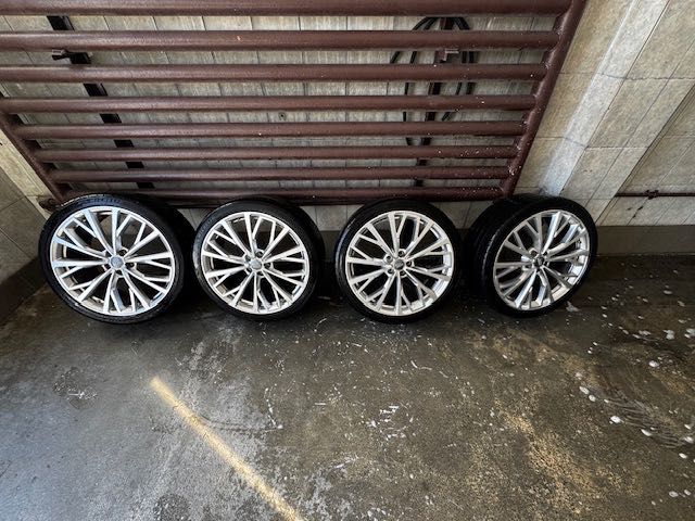 Jante originale Audi 21” – 4K0 601 025 L | Set cu anvelope Michelin