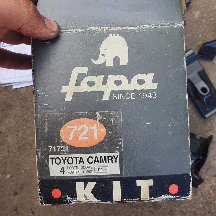 Tot Kit-ul- Merge si pe alte modele-Portbagaj-Toyota Camry-Suport Bare