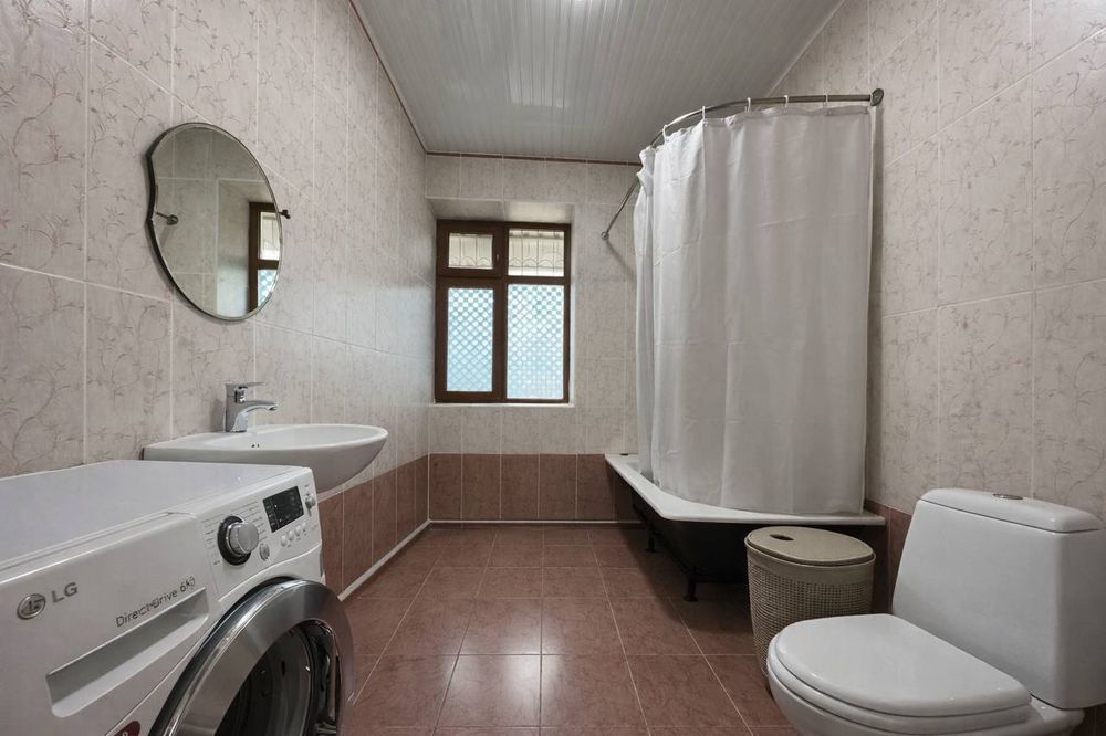 Продаётся 2х комнатная квартира, ГУВД, Садыка Азимова