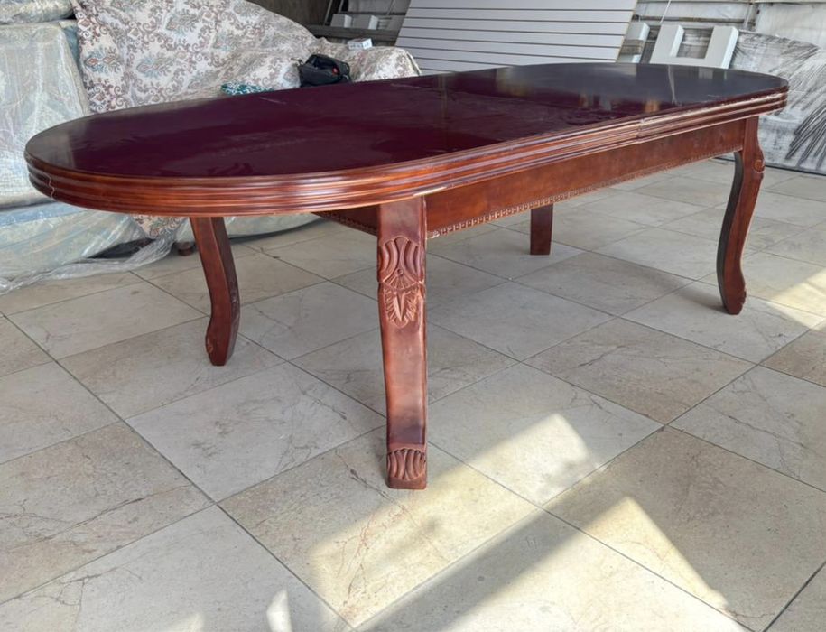 Стол большой гостинный