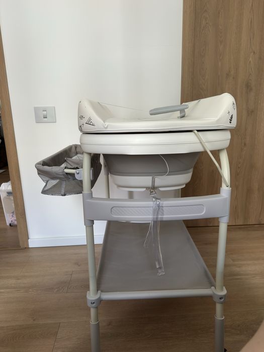 Set de baie 2in1 cu masuta de infasat si cadita Colibro Flip, cu termometru, furtun de scurgere si roti