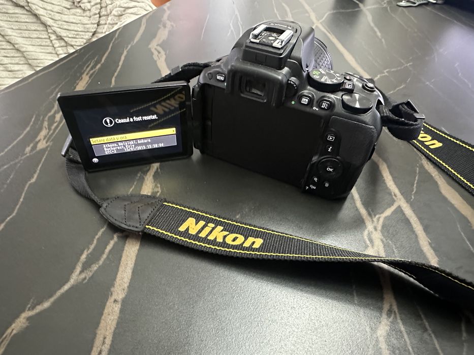 Nikon DSLR D5500 + Obiectiv 18-55 VR +Card 32GB + Geanta