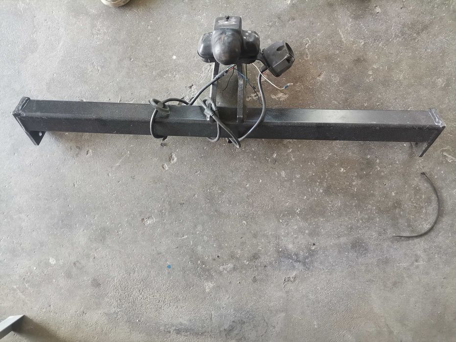 Теглич за  VW Тауран