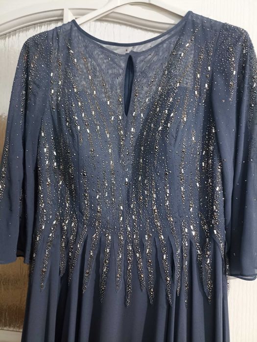 Vand rochie de ocazie.