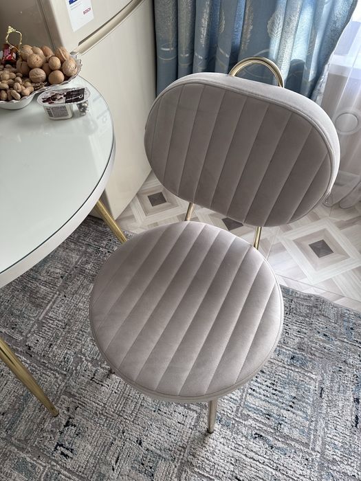 стол орындығымен