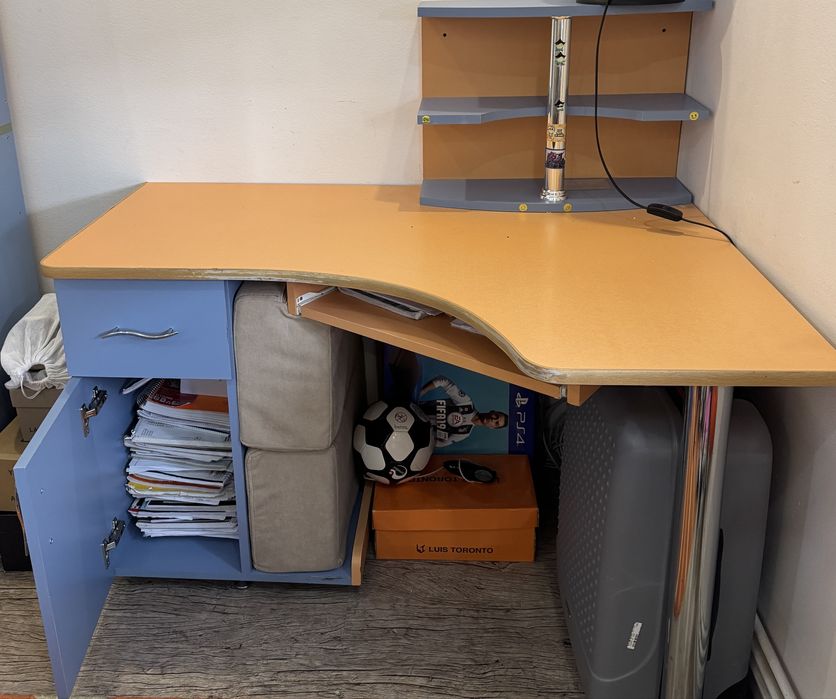 ~Set mobilă:dulap și biblotecă,birou plus etajeră