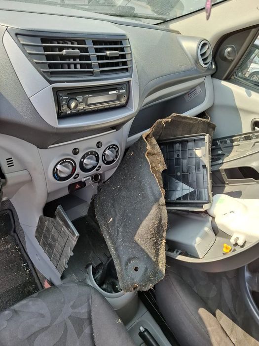 Dezmembrez Suzuki Alto