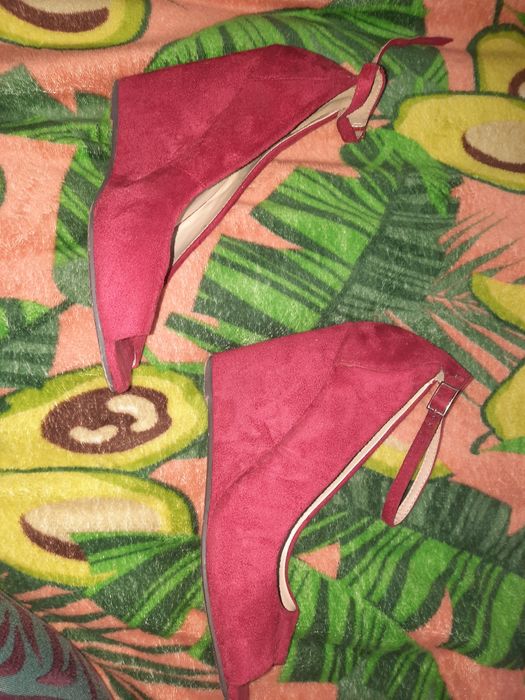 Продам женские туфли