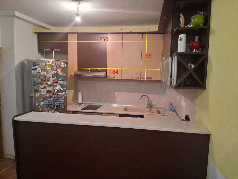 Кухня, П-образна в два цвята.