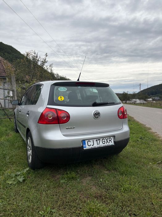 Vând Golf 5…………: