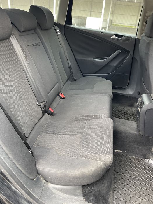 VW Passat B6 + două seturi de anvelope de iarnă (8 bucăți)