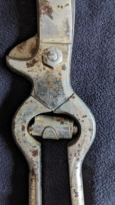 Foarfeca de bucatarie pentru taiat carne de  pasari