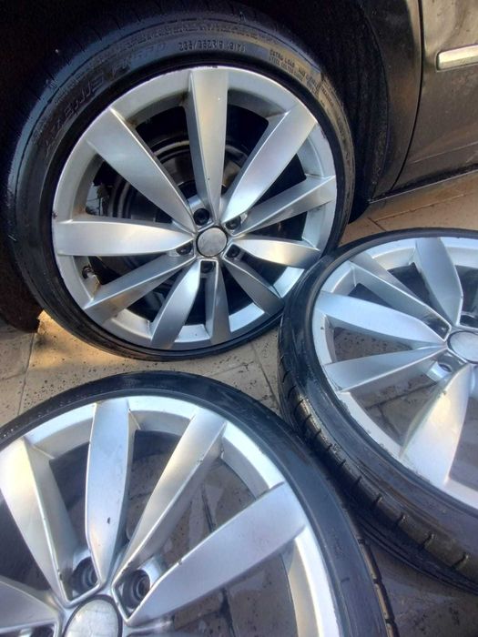 Jante 19 '' cu anvelope si senzori de presiune.