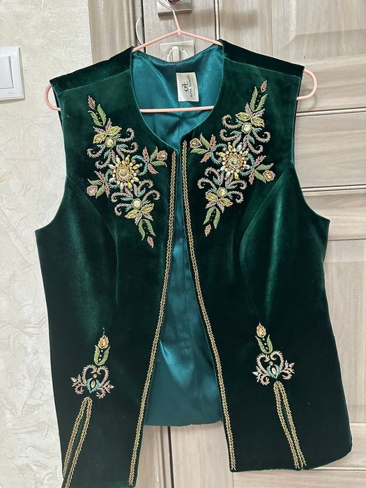 Кәжекейлер, қазақ нағыштағы кийімдер