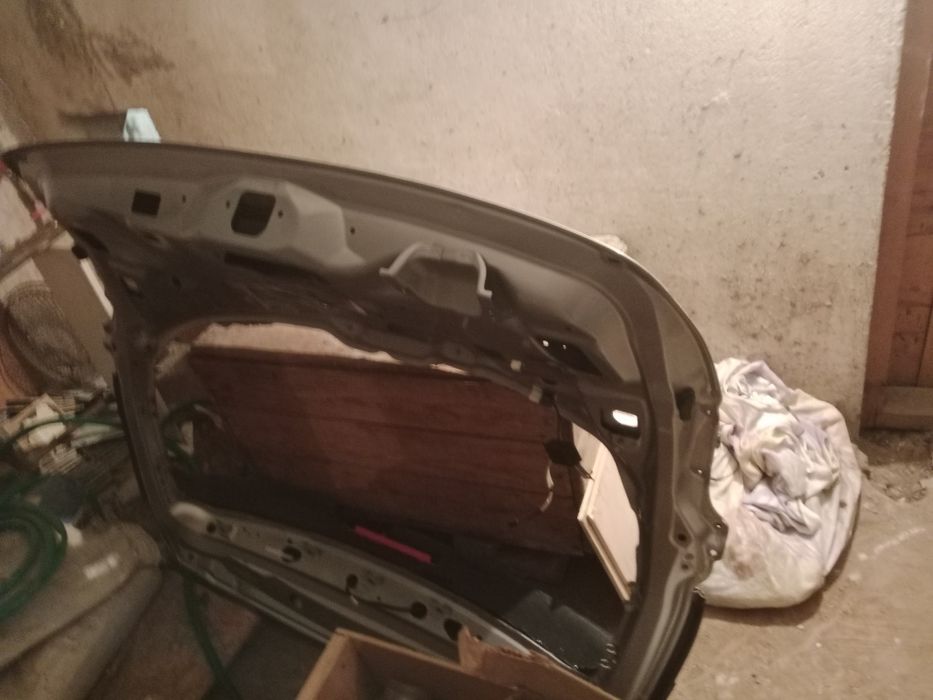 Крышка багажника Subaru