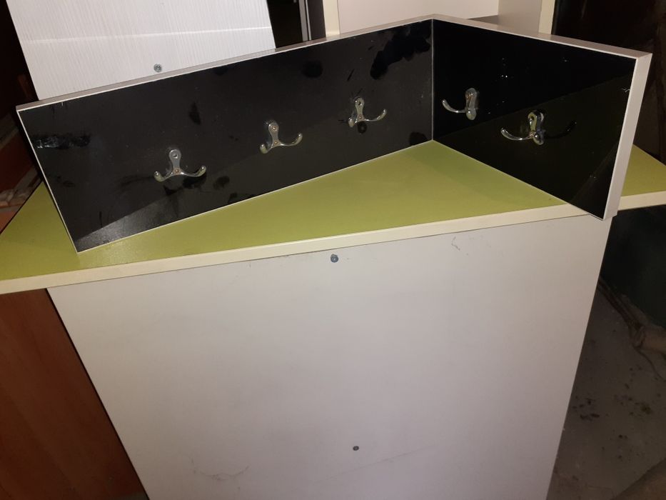 Продам вешалки 2 шт