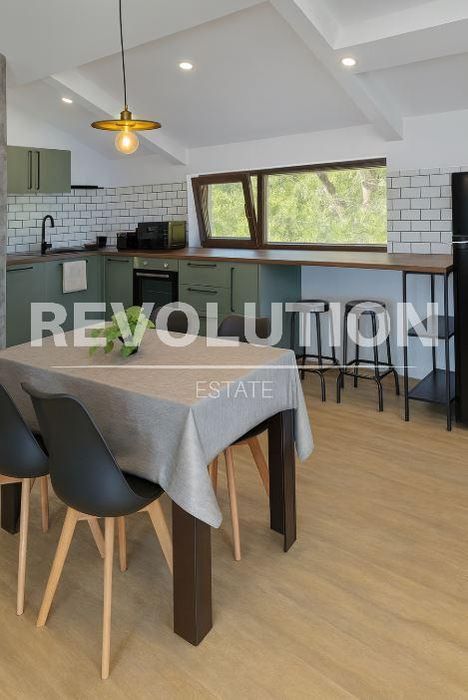 Дава се под наем Четиристаен апартамент в к.к. Св.Св. Константин и Елена - 100 кв.м за 1100 € - Снимка #2