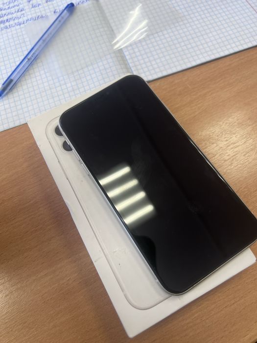 Айфон 11 в отличном состояние