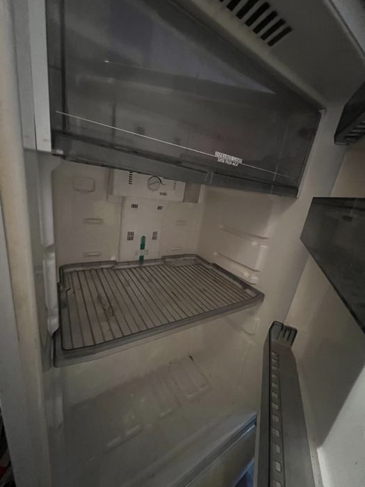 Холодильник большой