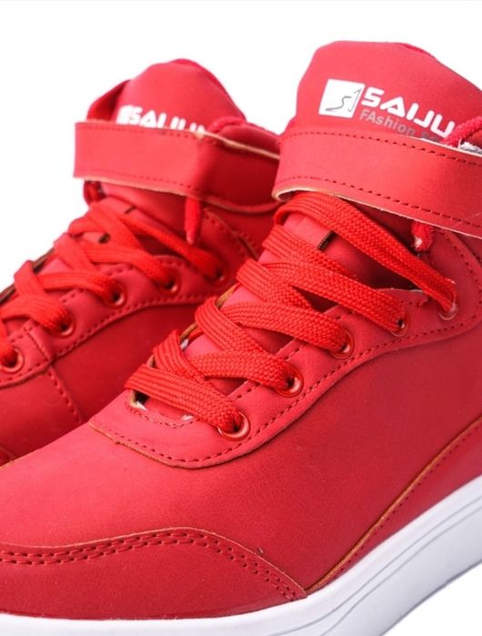 Кроссовки утеплённые 37 рр