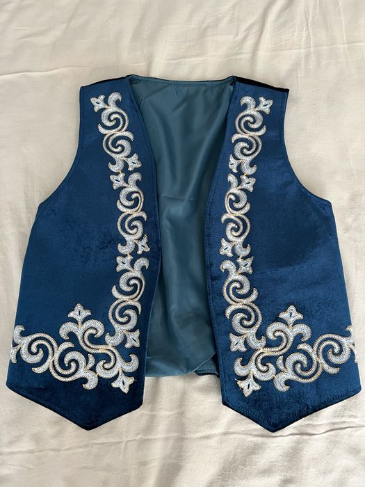 Национальный казахский жилет из бархата