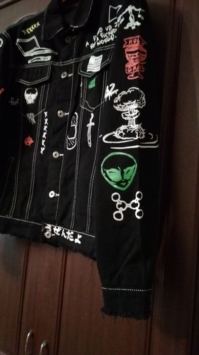 Джинсовая куртка        .