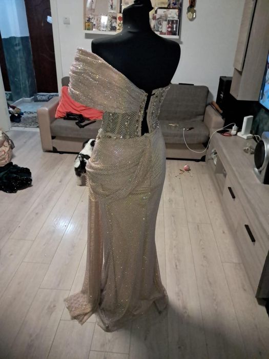 Rochie seara lunga purtata o singura data ca noua