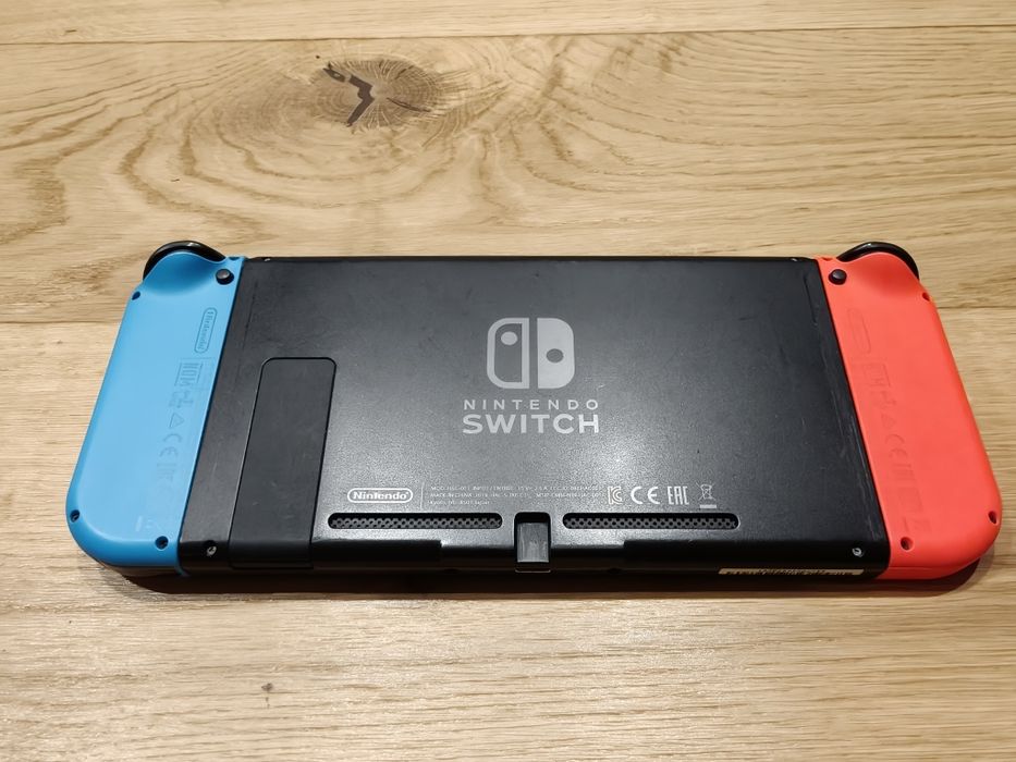 Nintendo Switch с четири контролера