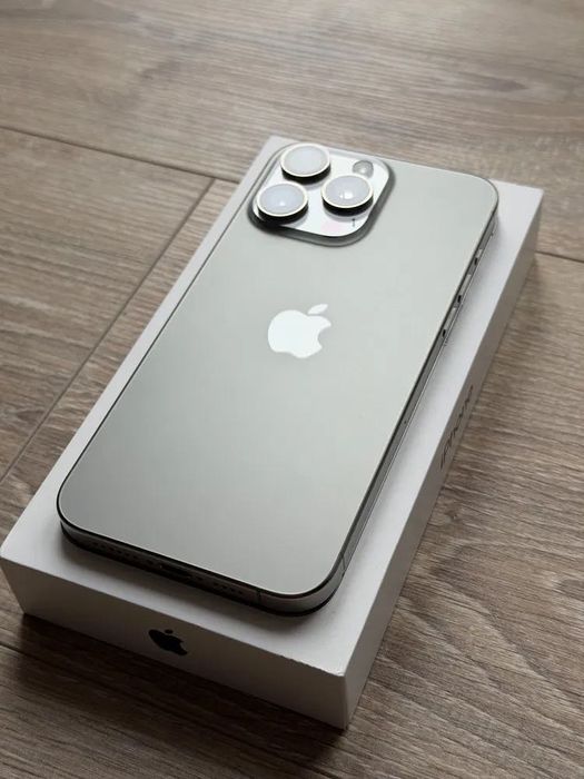 iPhone 15 TITANUM 256 GB
