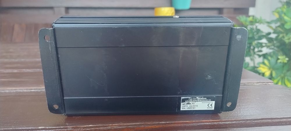 Invertor Kemot, 12 v DC - 230 v AC, 300 W continuu, 600 W varf, Unda sinus modificata, folosit ocazional, ca nou, fara uzura, la jumatate de pret