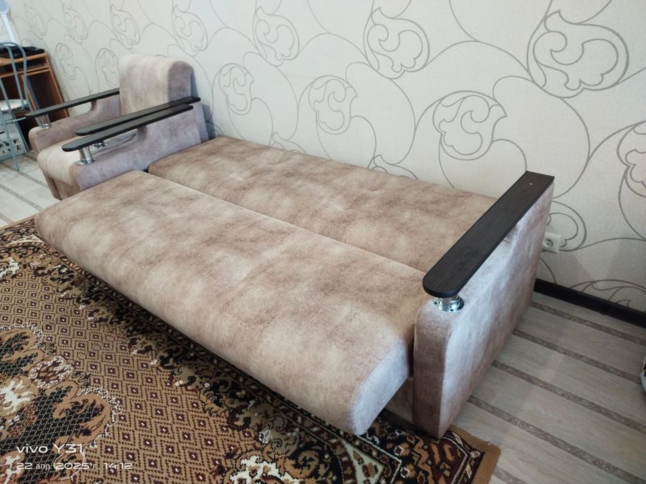 Продам диван с креслом