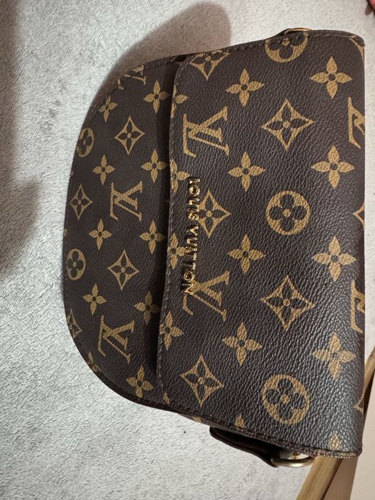 Малка дамска чанта Louis Vuitton – елегантен и емблематичен акцент