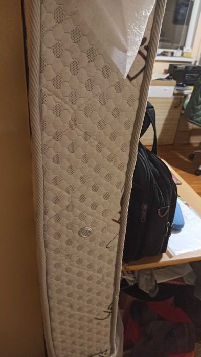 Продавам масажен матрак