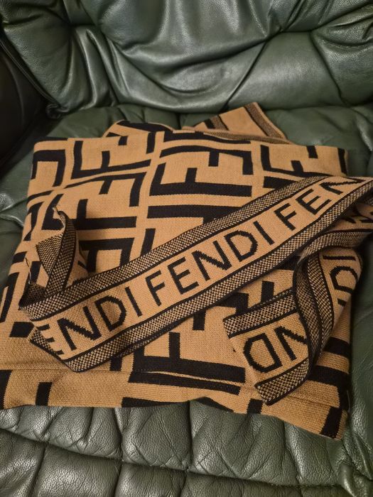 Жилетка Fendi стил – монограм, с колан