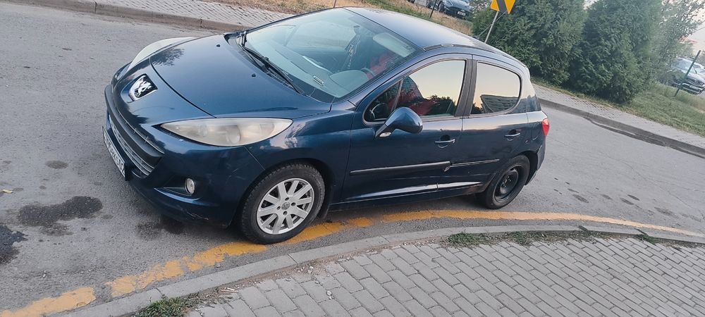 Автомобиль пежо 207