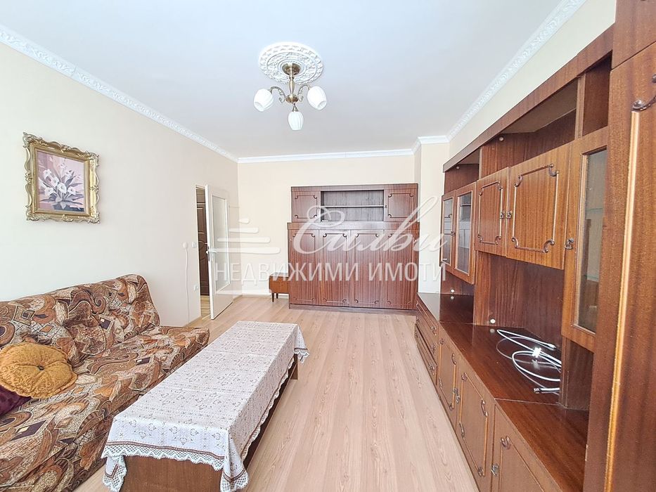 Дава се под наем Двустаен апартамент в Шумен, Тракия - 61 кв.м за 255 € - Снимка #1