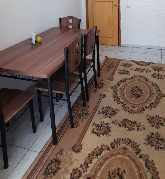 Продам стол кухонный со стульями