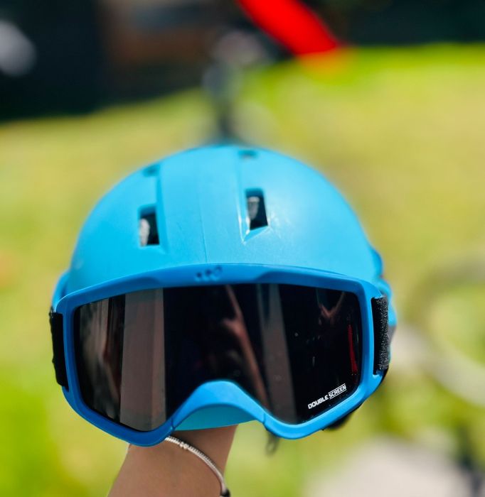 Casca si ochelari schi