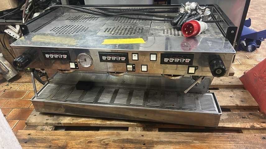 La Marzocco Linea Classic 3 groups , Cimbali , Faema, Astoria