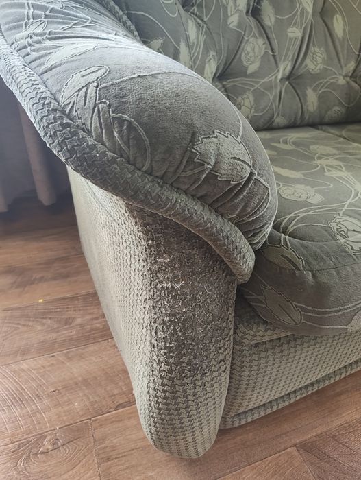 Раскладной двухместный диван