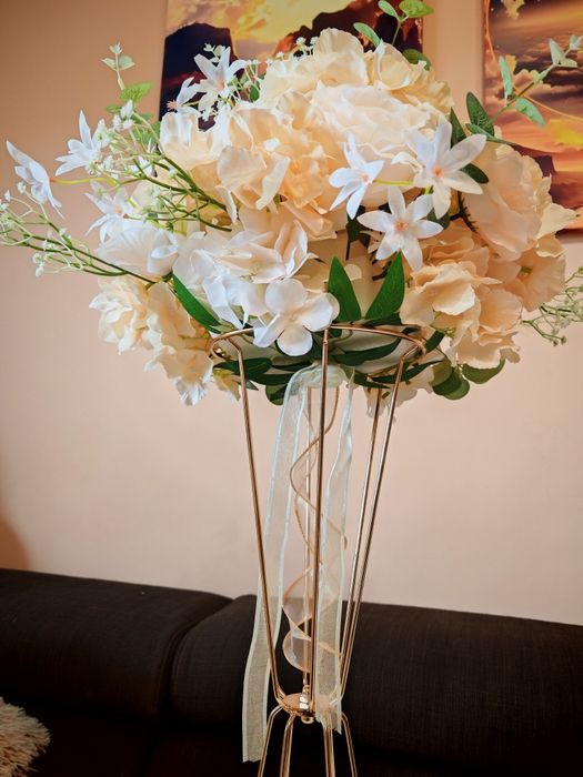 Buchet de flori artificiape cu crini și alte flori