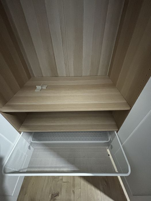 Vând dulap Ikea în stare foarte bună