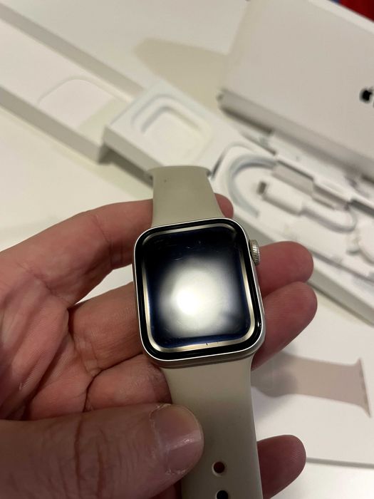 Apple Watch SE 2 (2022) 40mm Starlight Aluminium + подарък каишка